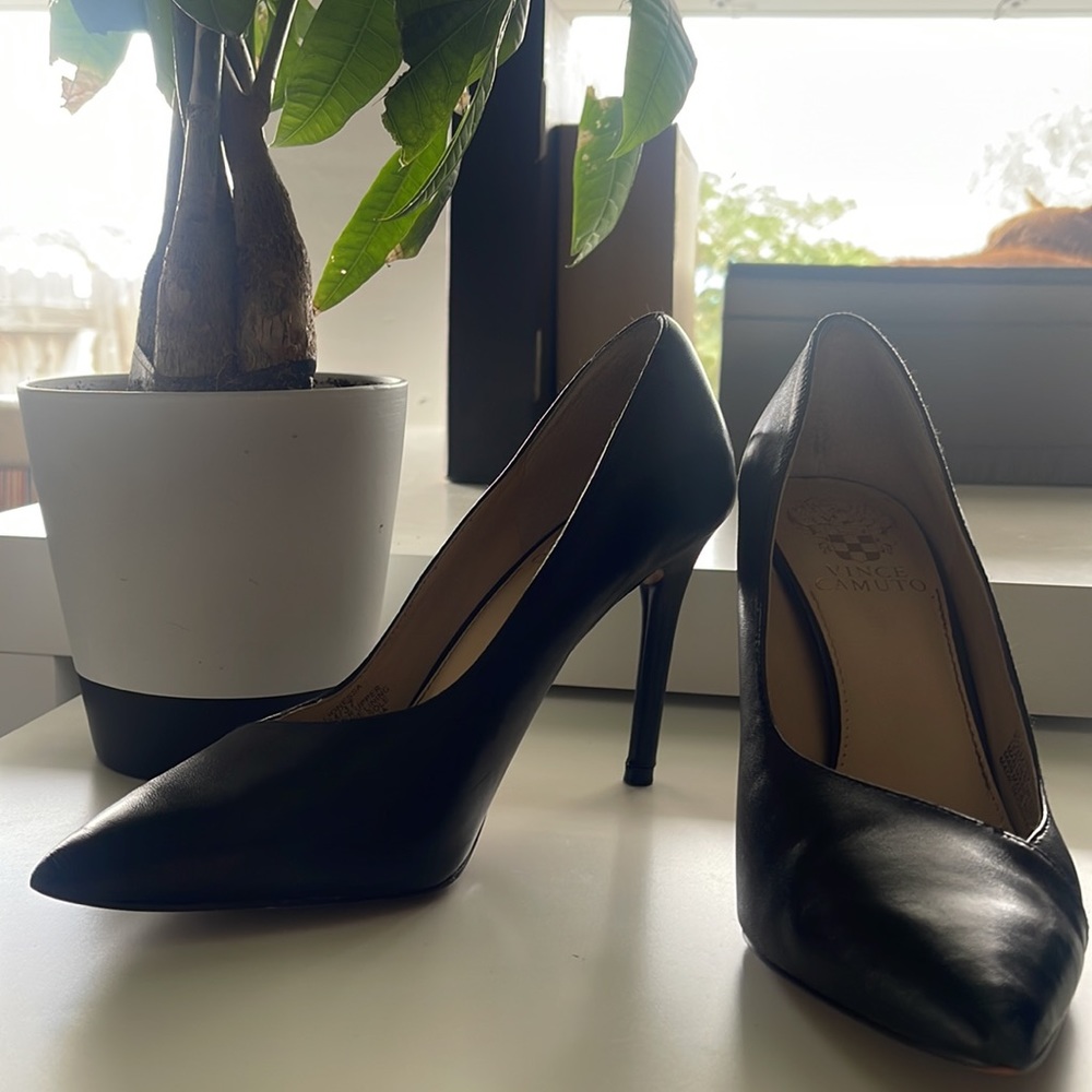 Vince Camuto Black Pointed Toe Heels/Pumps